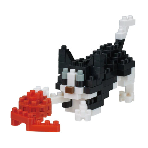 Nanoblock - Animals in Action - Playing Cat